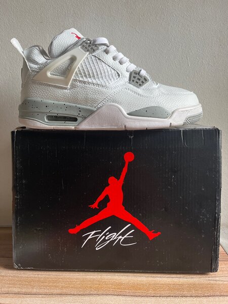 Chaussure nike Air Jordan 4 Retro