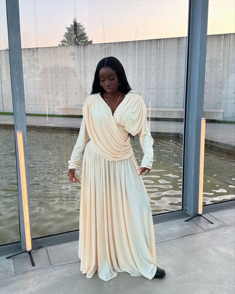 Robe longue plissée élégante