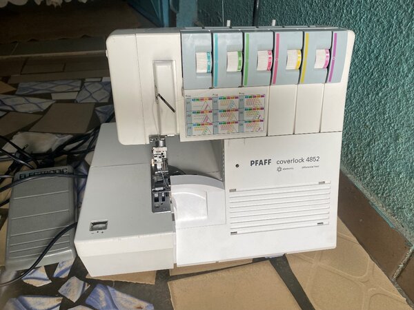 Surjeteuse PFAFF Coverlock 4852