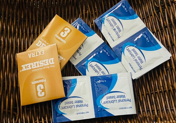 6 préservatifs + 6 lubrifiants