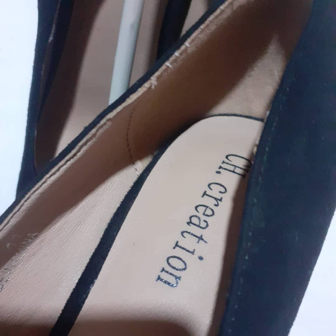 Escarpins noirs intenses