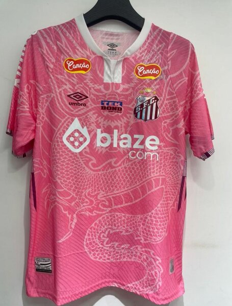 Maillot de football rose