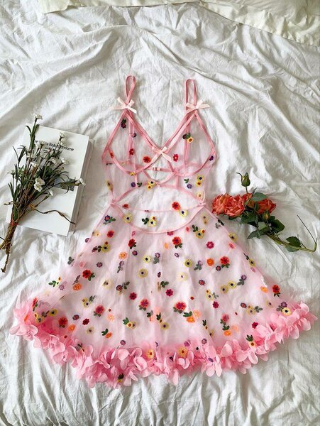 Nuisette féminine transparente