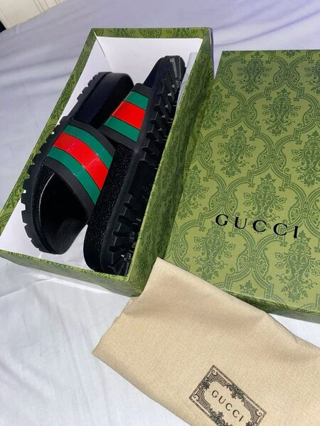 Sandales Gucci élégantes