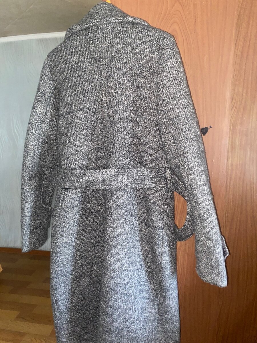 Серое пальто
