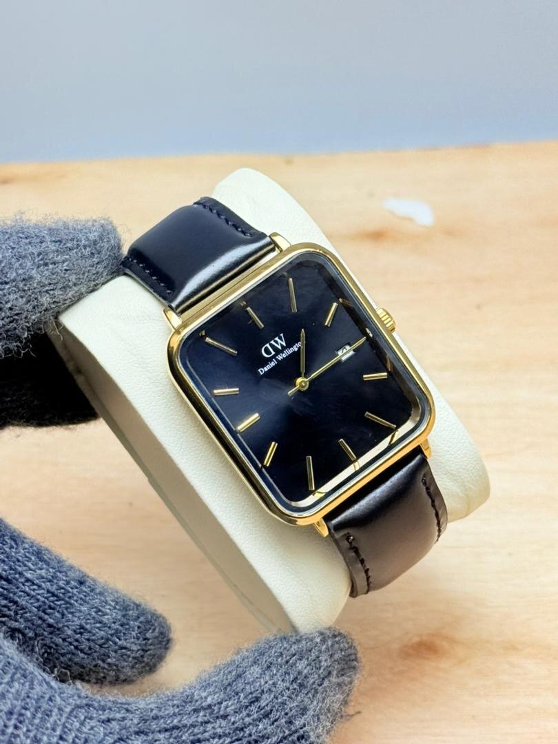 Montre élégante rectangulaire