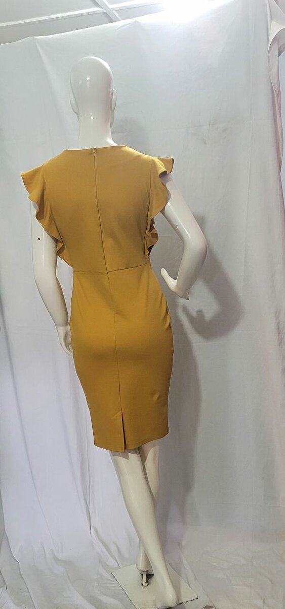 Robe Moulante Épaule Volants