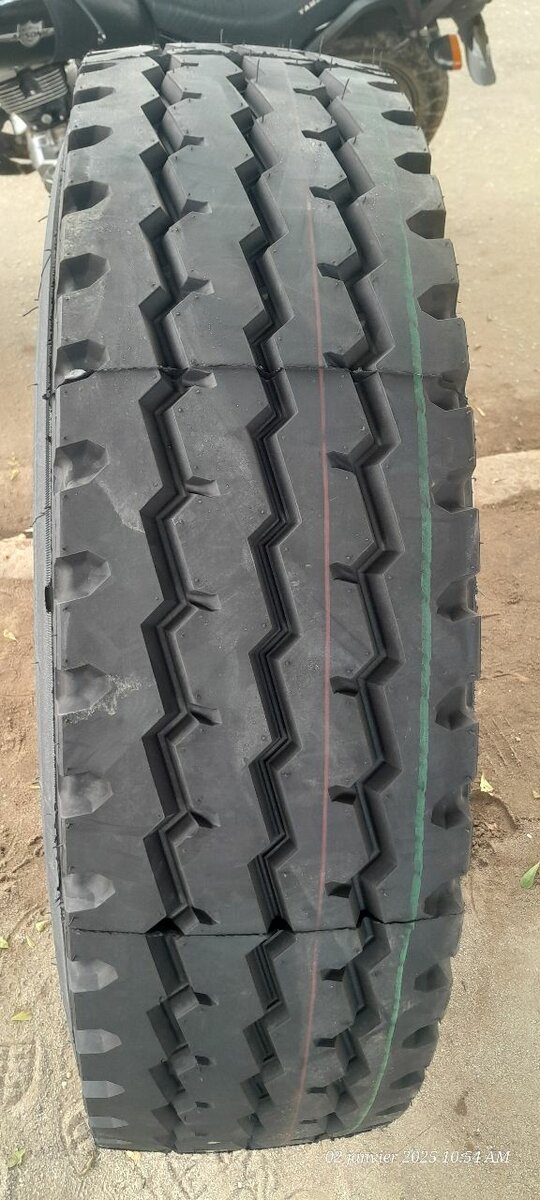 Pneu robuste pour camions lourds