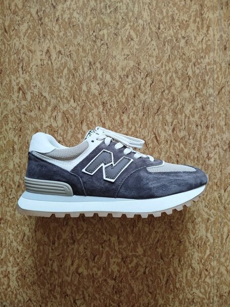 Кроссовки женские