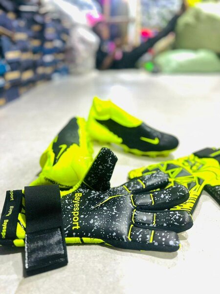 GANTS ET CRAMPONS ASSORTIE