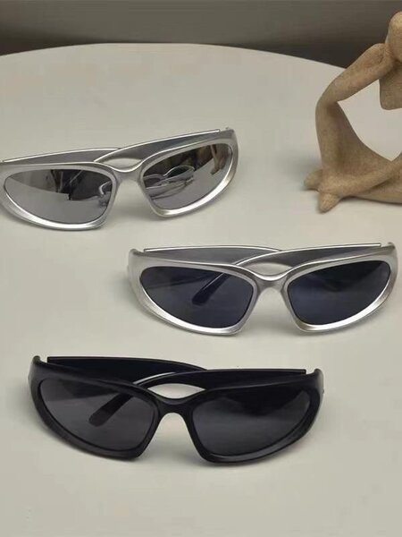 Lunettes de Soleil Futuristes