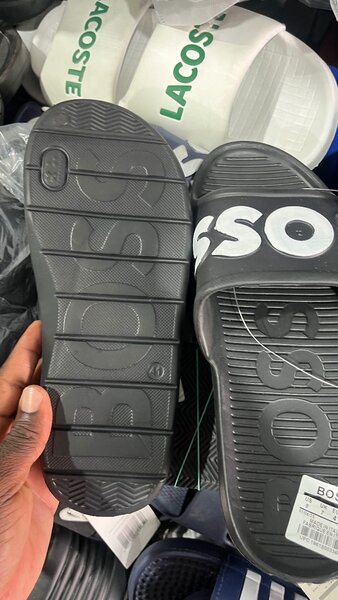 Claquettes BOSS élégantes homme