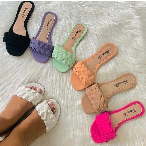 Sandales tressées colorées