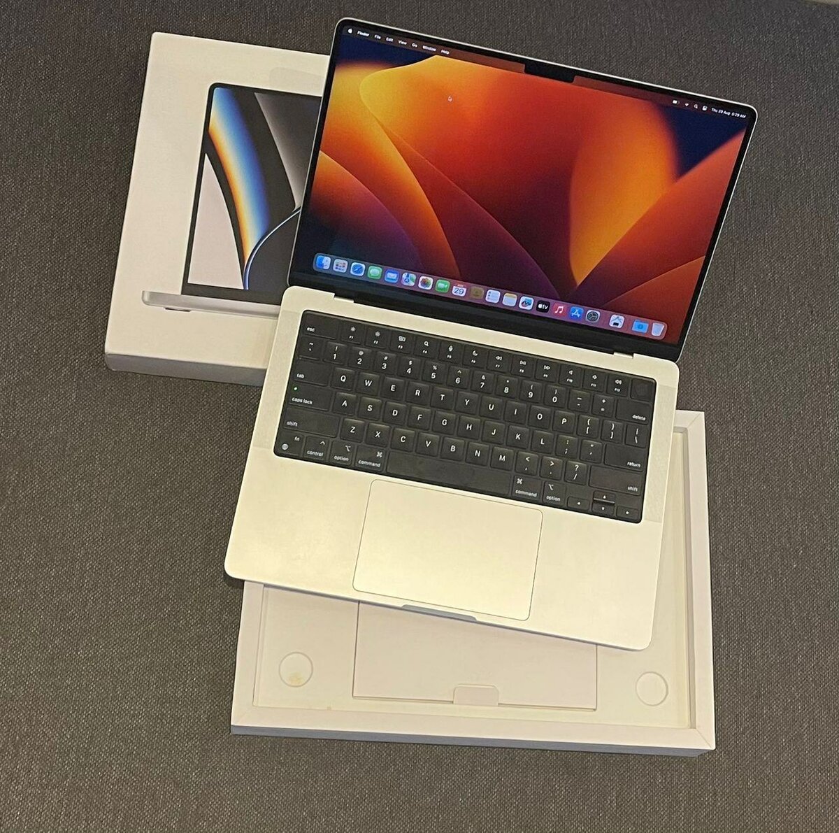 2021 MacBook Pro 14inch M1 Pro Chip/16gig/512gig  Cycle cou