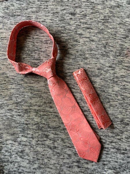 Necktie plus pocket square