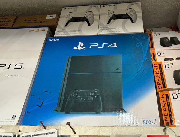 PlayStation 4 Console