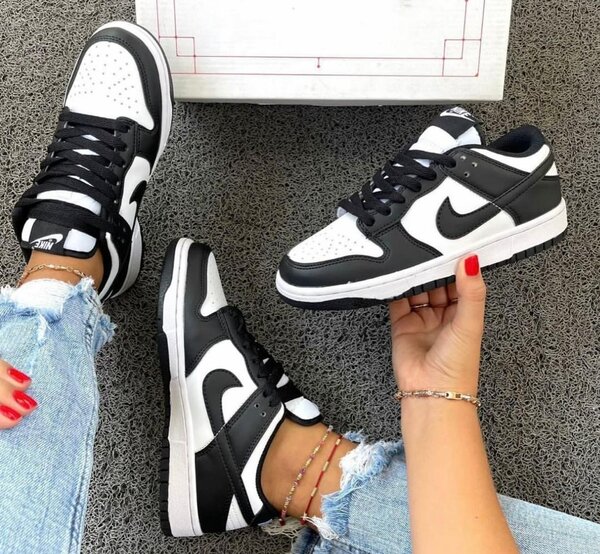 Sneakers noirs et blancs tendance