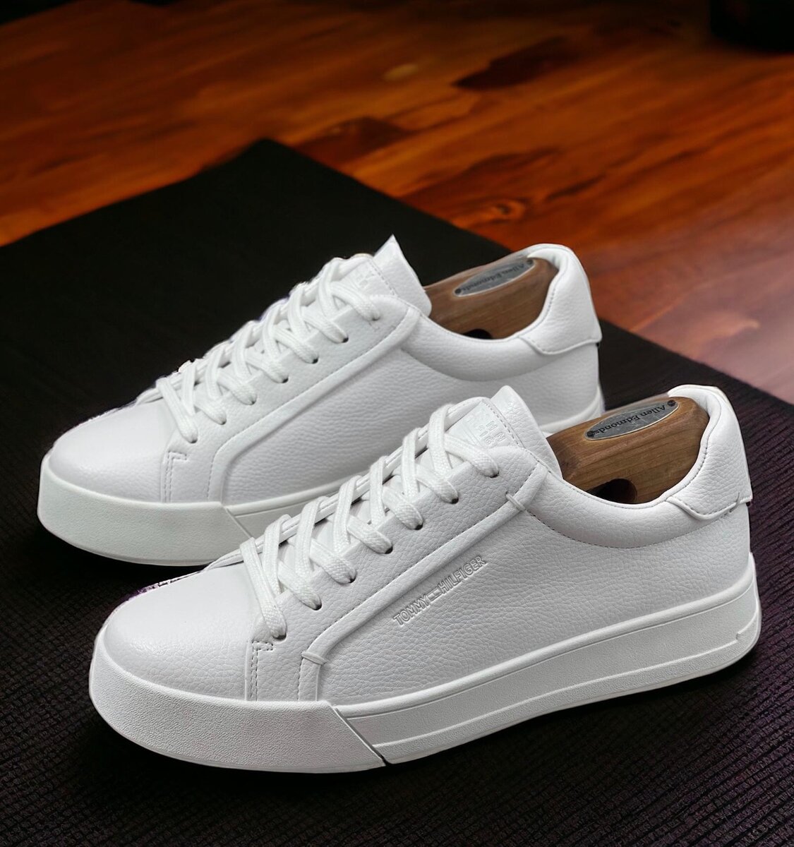 TOMMY HILFIGER ALL WHITE