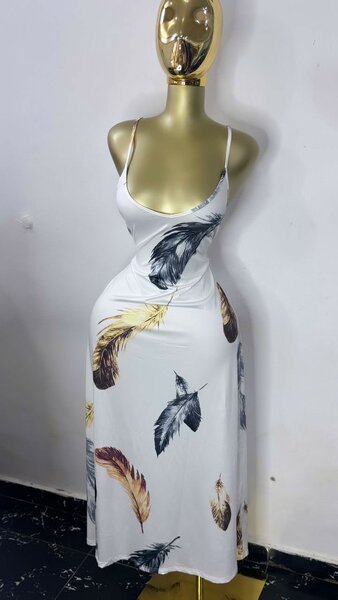 Robe longue à motifs plumes