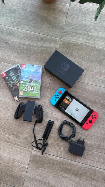 Nintendo Switch +2 Disquettes Offertes +Accessoires en promo