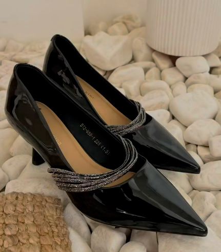 Красивые и элегантные туфли, выполненные из высококачественных материалов, сочетают в себе стиль и комфорт Изысканный дизайн с аккуратным носком подчеркивает женственность. 😍😍
