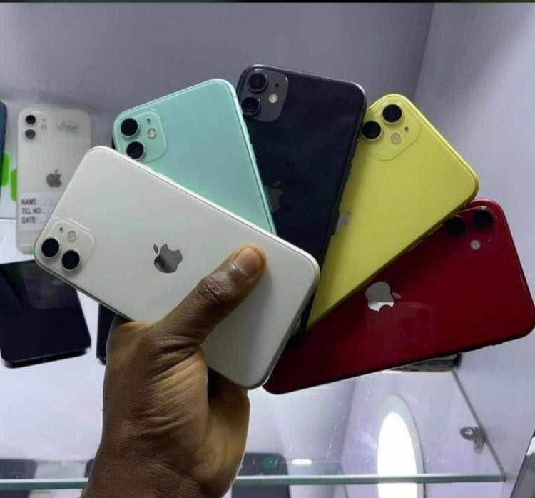 Apple iPhone 11 (64GB)