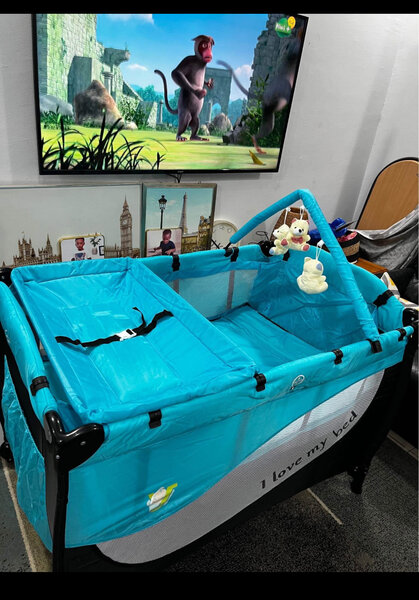 Lit parapluie bébé avec mobile