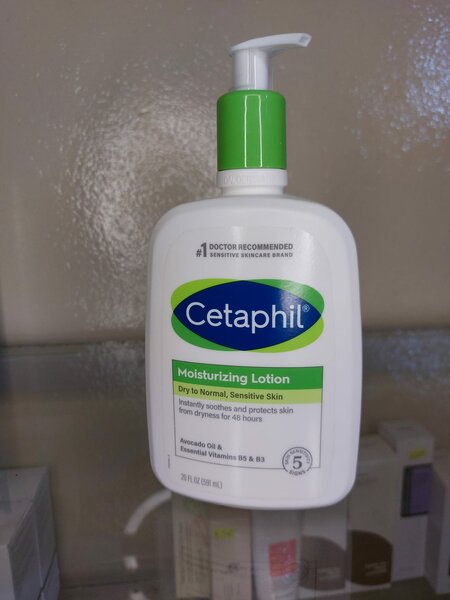 Cetaphil moisturizing lotion