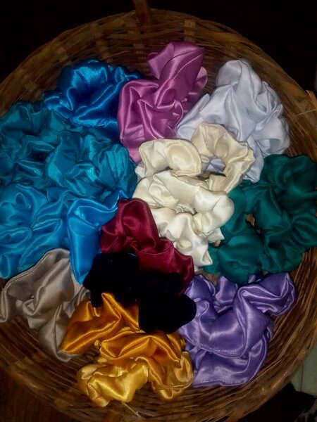 Chouchous en soie colorés