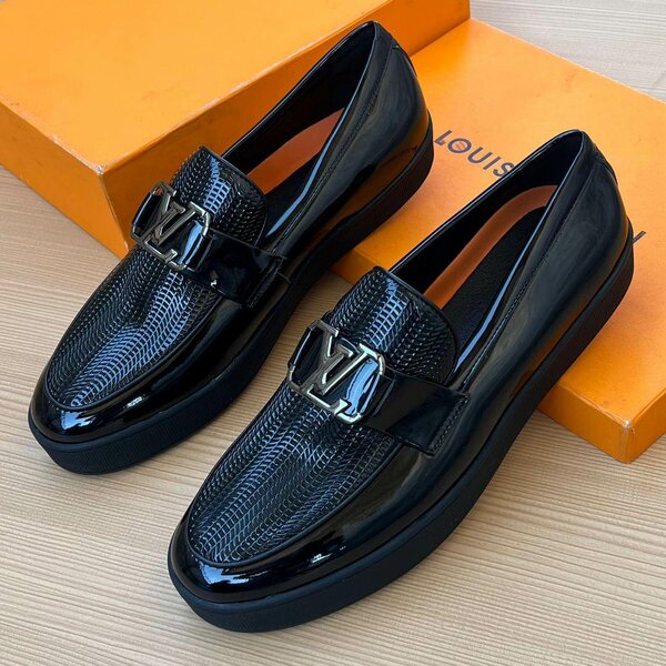 LOUIS VITTON SNEAKER