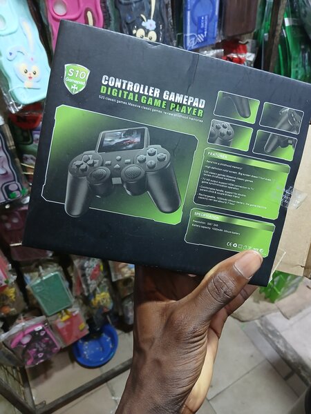 Console de jeux avec 520 jeux intégrés