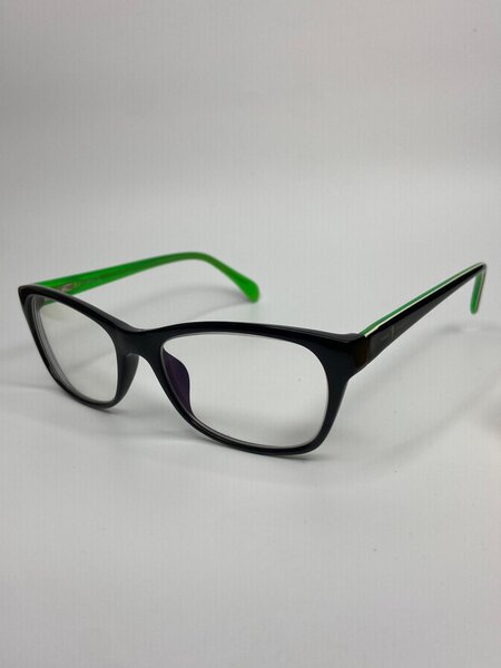 Simple yet Simple Photochromic Glasses