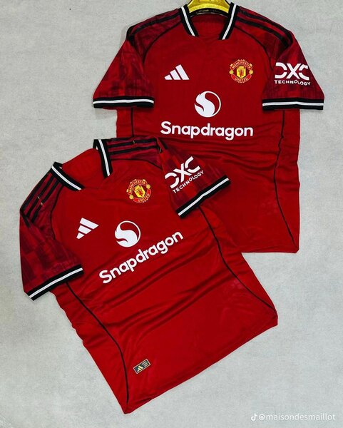 Maillot de football rouge