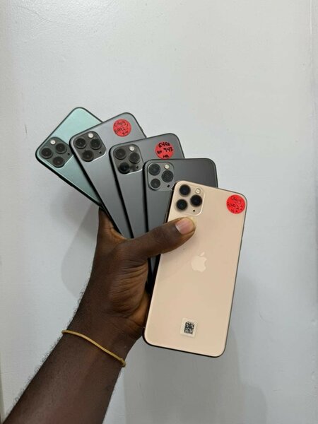 11 pro max 256gig available