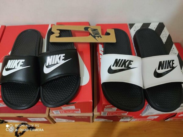 Nike bennasi slides