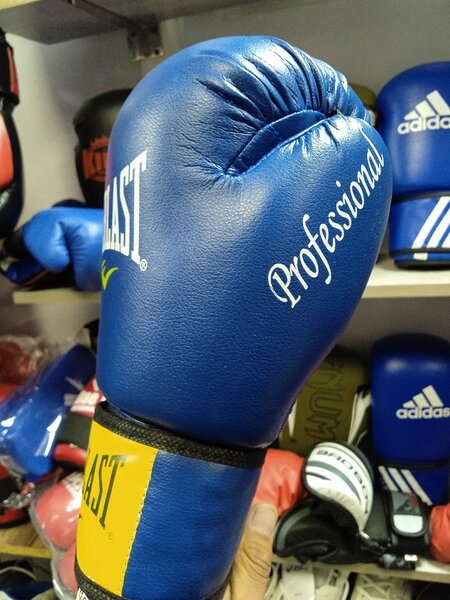 Боксёрская перчатка, боксерские перчатки