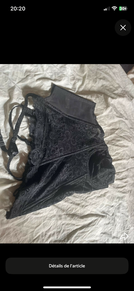 Corset en dentelle noir élégant