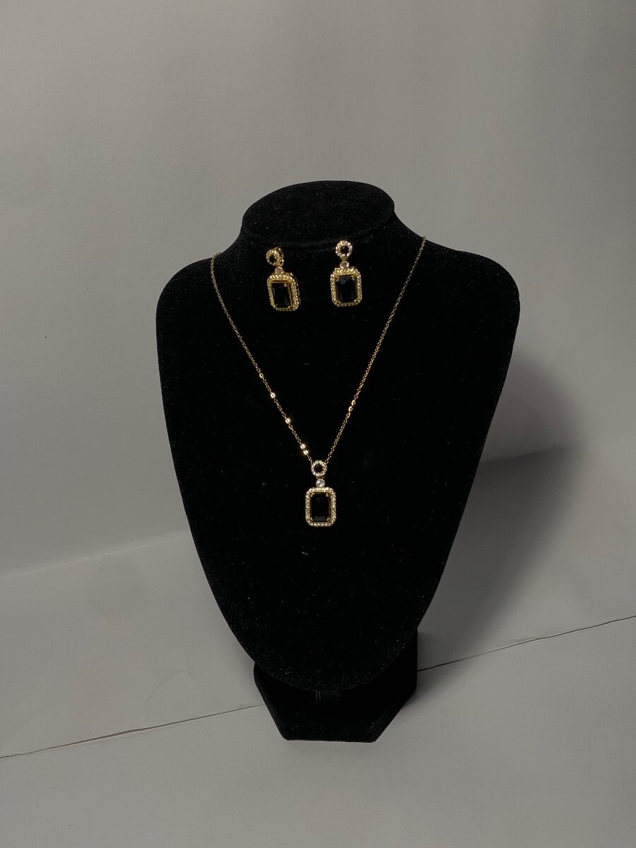 Ladies necklace set
