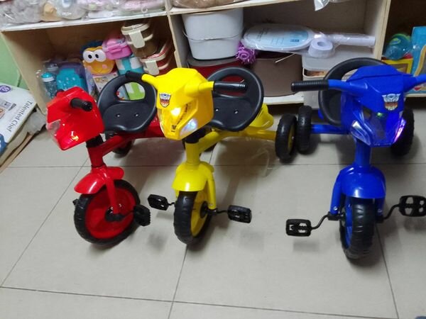 VÉLO TRICYCLE MUSICAL ET LUMINEUX  POUR  LES BOUDCHOUS