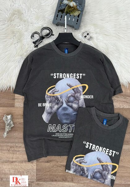 T-shirt noir "Strongest"