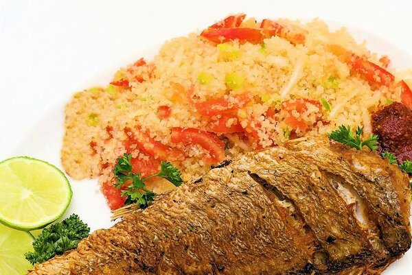 Poisson grillé et attiéké