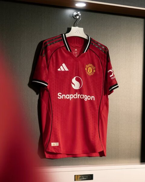 Maillot de football rouge