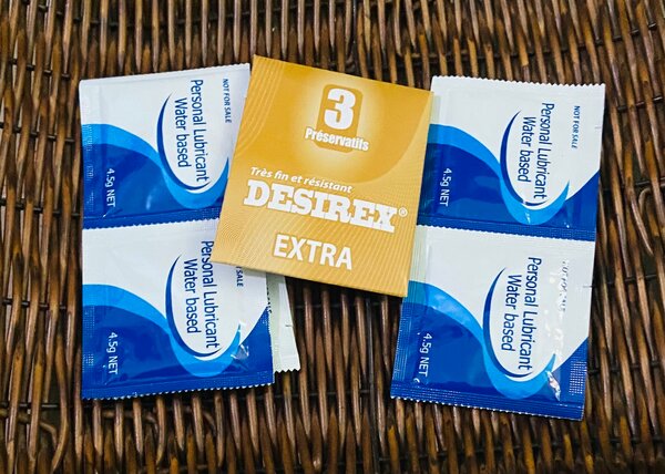 4 lubrifiants + 3 préservatifs