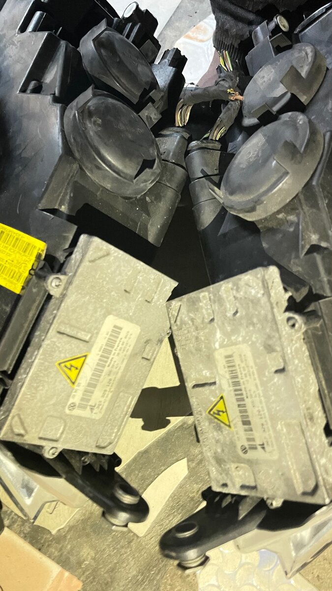 Passat CC headlight charger type