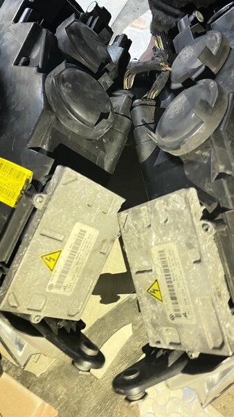 Passat CC headlight charger type