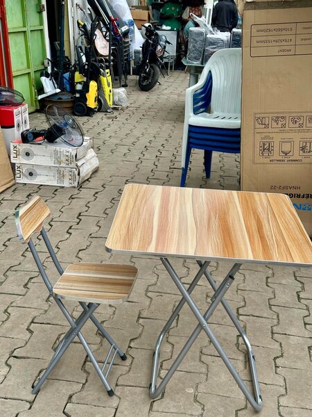 Table pliante et chaise