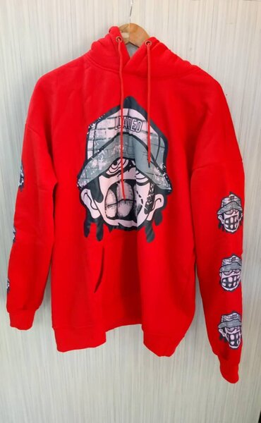 Hoodie rouge motif streetwear