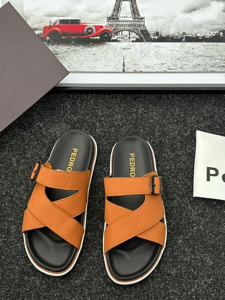 Sandales en cuir croisées