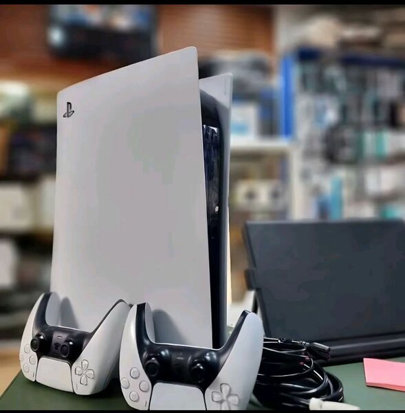 Console PS5 avec manettes