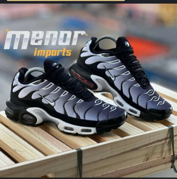 La chaussure et disponible 40@45